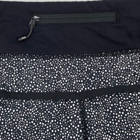 Lululemon 6 Speed Short 4-way Stretch 2.5"
Freckle Flower Black White - Picture 6 of 8